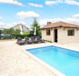 2 bedroom villa with pool near Skradin, sleeps 5